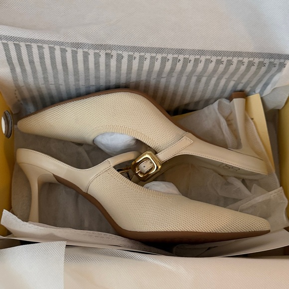 Chic Beige Pointed-Toe Heels - Picture 4 of 5